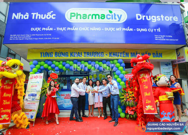 Biển nhà thuốc mang đến niềm tin trước mắt cho khách hàng.