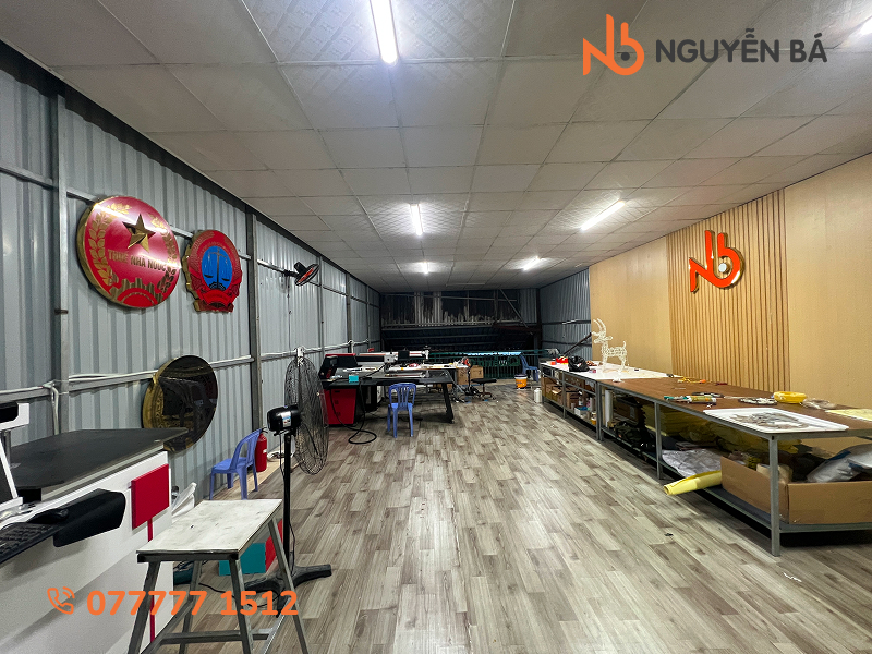 Không gian làm chữ inox tại xưởng Nguyễn Bá