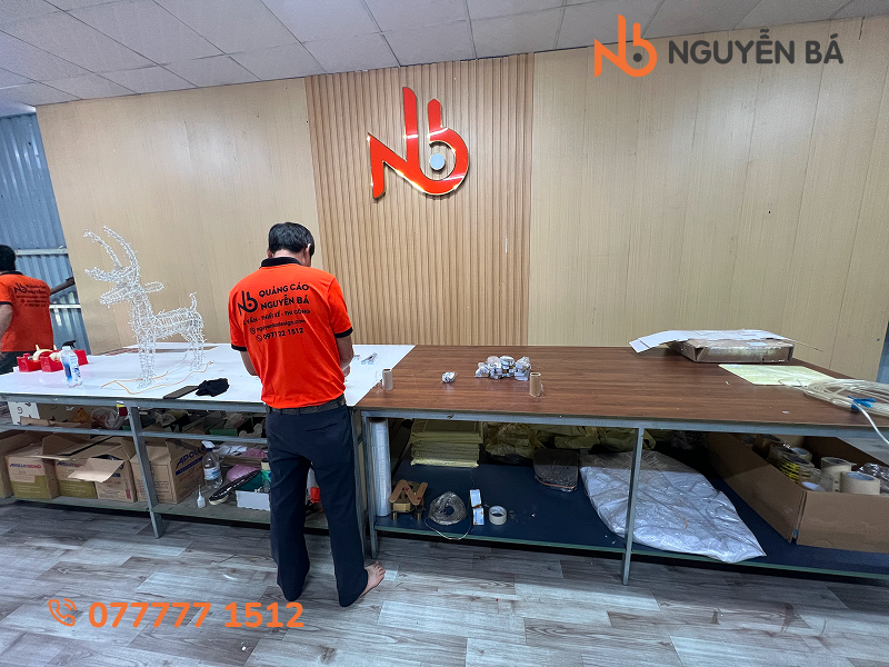 Kiểm tra và đóng gói chữ inox